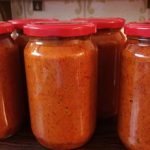 Majstor Mića je 25 godina PRAVIO AJVAR ZA TITA i 1 sastojak NIKAD NIJE DODAVAO – da ne prokisne Majstor Mića je 25 godina PRAVIO AJVAR ZA TITA i 1 sastojak NIKAD NIJE DODAVAO – da ne prokisne - featured image