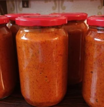 Majstor Mića je 25 godina PRAVIO AJVAR ZA TITA i 1 sastojak NIKAD NIJE DODAVAO – da ne prokisne Majstor Mića je 25 godina PRAVIO AJVAR ZA TITA i 1 sastojak NIKAD NIJE DODAVAO – da ne prokisne - featured image