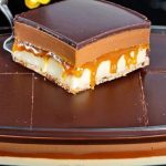 KARAMEL KOLAČ BEZ PEČENJA…kombinacija koja će vas oduševiti 😍🍮 KARAMEL KOLAČ BEZ PEČENJA…kombinacija koja će vas oduševiti 😍🍮 - featured image