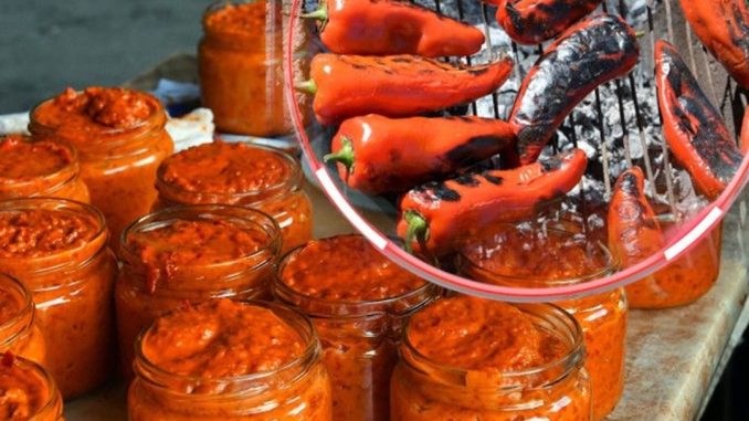 NAJTRAŽENIJI RECEPT: Ajvar bez ljuštenja paprika, cela tegla otići će za tren oka, ovo morate probati… - featured image NAJTRAŽENIJI RECEPT: Ajvar bez ljuštenja paprika, cela tegla otići će za tren oka, ovo morate probati… - featured image