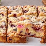 BAKIN KOLAČ SA ŠLJIVAMA: Sve po „8 kašika” gotov za 5 minuta!Jednostavno i bez vage! 😋 BAKIN KOLAČ SA ŠLJIVAMA: Sve po „8 kašika” gotov za 5 minuta!Jednostavno i bez vage! 😋 - featured image