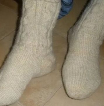DA LI NOSITE U KUĆI VUNENE ČARAPE? Evo šta vam znači za zdravlje DA LI NOSITE U KUĆI VUNENE ČARAPE? Evo šta vam znači za zdravlje - featured image