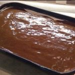 JEDNOSTAVNE ČOKOLADNE KOCKE KOJE ĆE VAS OBORITI SA NOGU JEDNOSTAVNE ČOKOLADNE KOCKE KOJE ĆE VAS OBORITI SA NOGU - featured image
