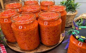 PRAVI DOMAĆI AJVAR OD 20 KG PAPRIKE: Bez patlidžana, a ovako pripremljen ima savršen ukus… PRAVI DOMAĆI AJVAR OD 20 KG PAPRIKE: Bez patlidžana, a ovako pripremljen ima savršen ukus… - featured image