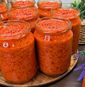 PRAVI DOMAĆI AJVAR OD 20 KG PAPRIKE: Bez patlidžana, a ovako pripremljen ima savršen ukus… PRAVI DOMAĆI AJVAR OD 20 KG PAPRIKE: Bez patlidžana, a ovako pripremljen ima savršen ukus… - featured image
