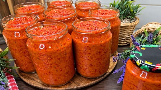 PRAVI DOMAĆI AJVAR OD 20 KG PAPRIKE: Bez patlidžana, a ovako pripremljen ima savršen ukus… - featured image PRAVI DOMAĆI AJVAR OD 20 KG PAPRIKE: Bez patlidžana, a ovako pripremljen ima savršen ukus… - featured image